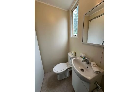 Flax Pod Cabins - bathroom