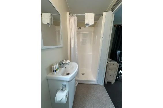 Flax Pod Cabins - shower